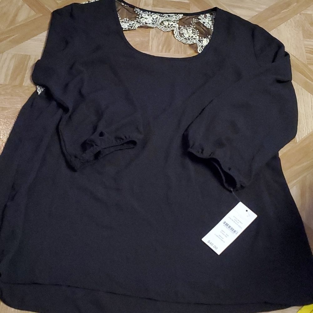Signature studio top